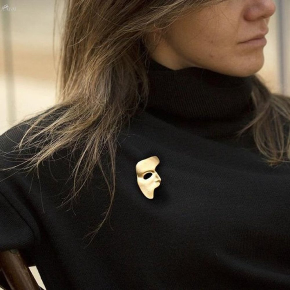 💕Last one Opera Mask Art Golden Brooch Pins